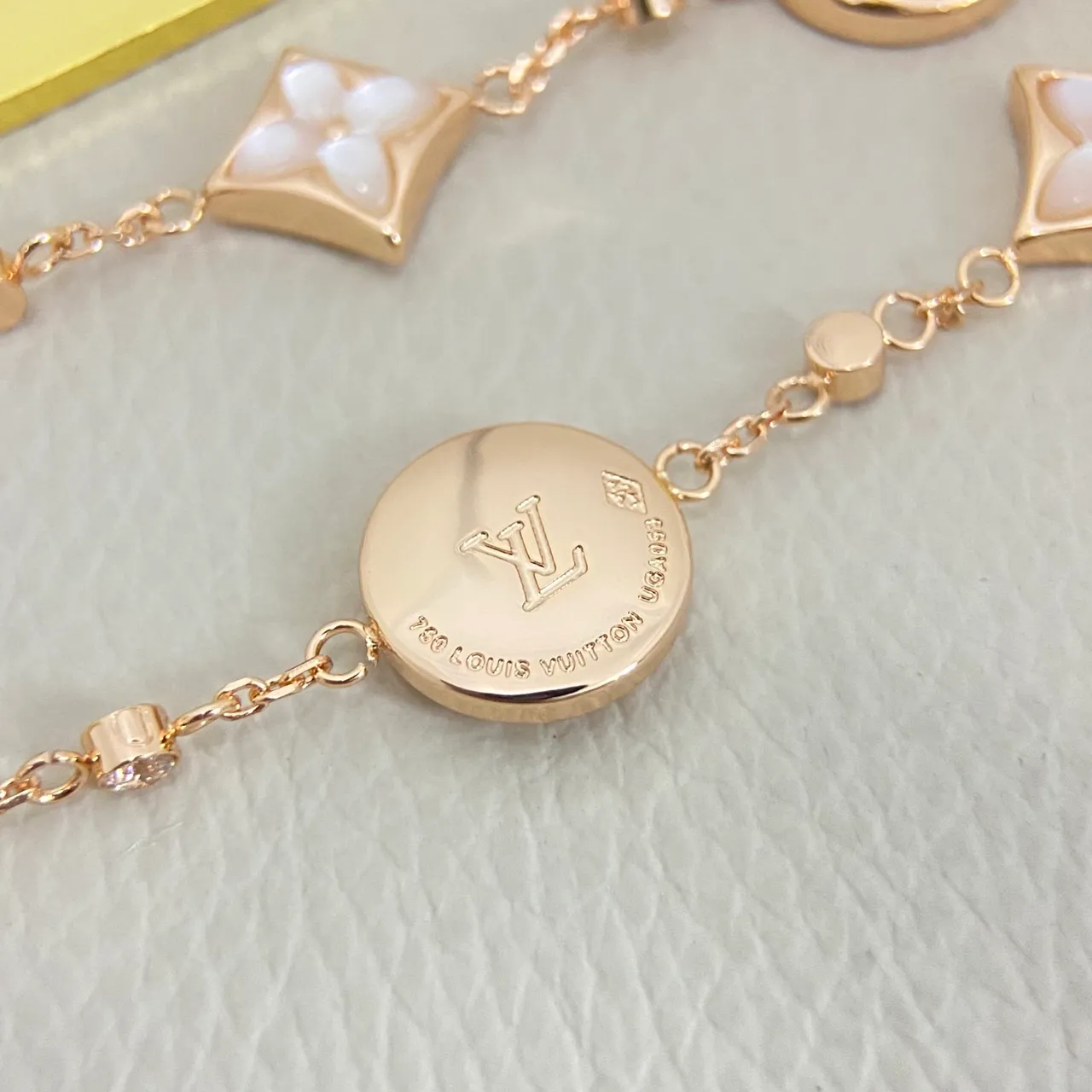 Louis Vuitton Flower Motif Rose Gold Pavé Crystal and Mother-of-Pearl Bracelet 3