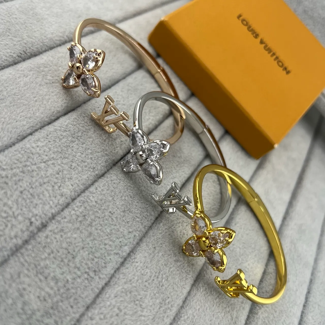Louis Vuitton Gold Silver Open-Band Floral Crystal Cluster Ring 6