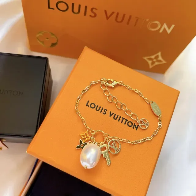 Louis Vuitton Gold White Chain Baroque Pearl Pendant Bracelet 2