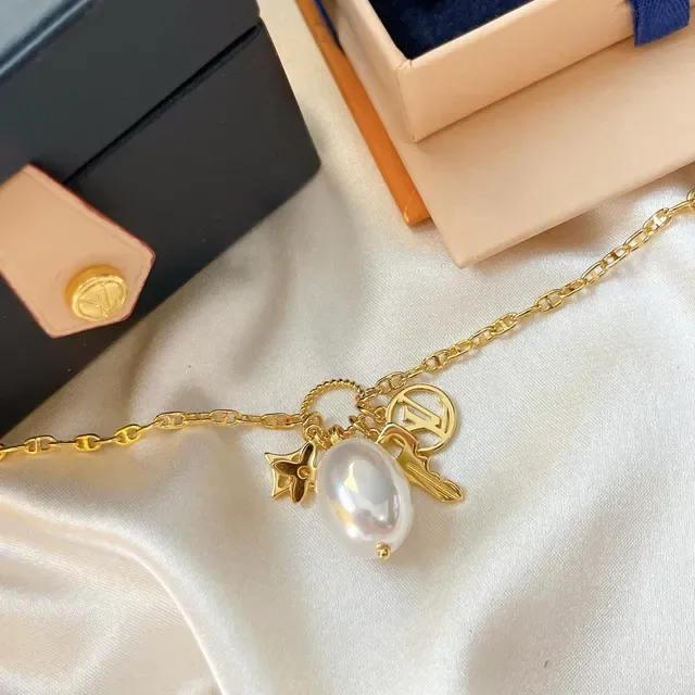 Louis Vuitton Gold White Chain Baroque Pearl Pendant Bracelet 3