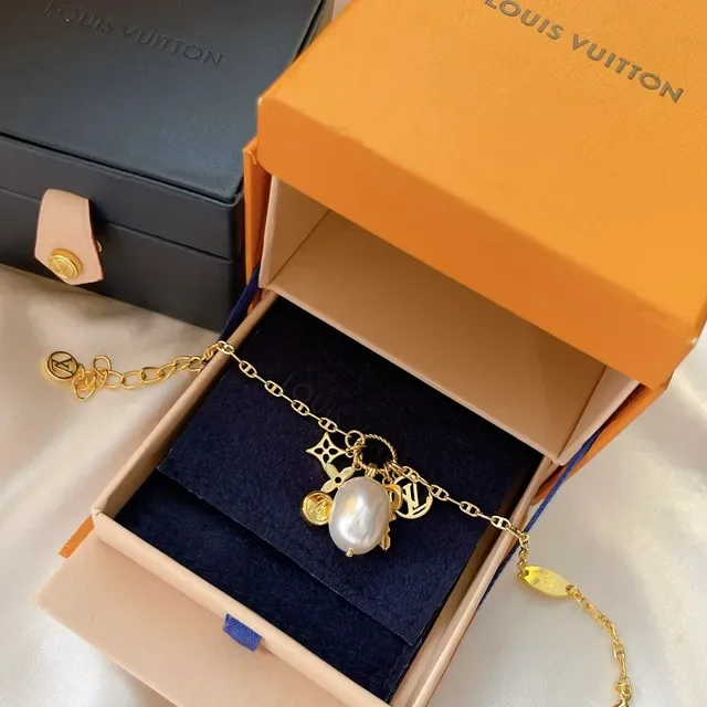 Louis Vuitton Gold White Chain Baroque Pearl Pendant Bracelet 6