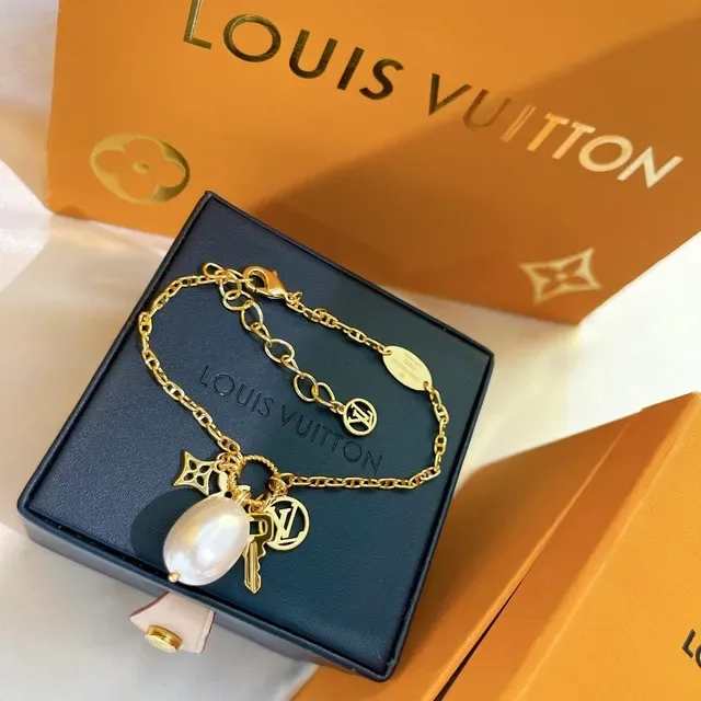 Louis Vuitton Gold White Chain Baroque Pearl Pendant Bracelet 7