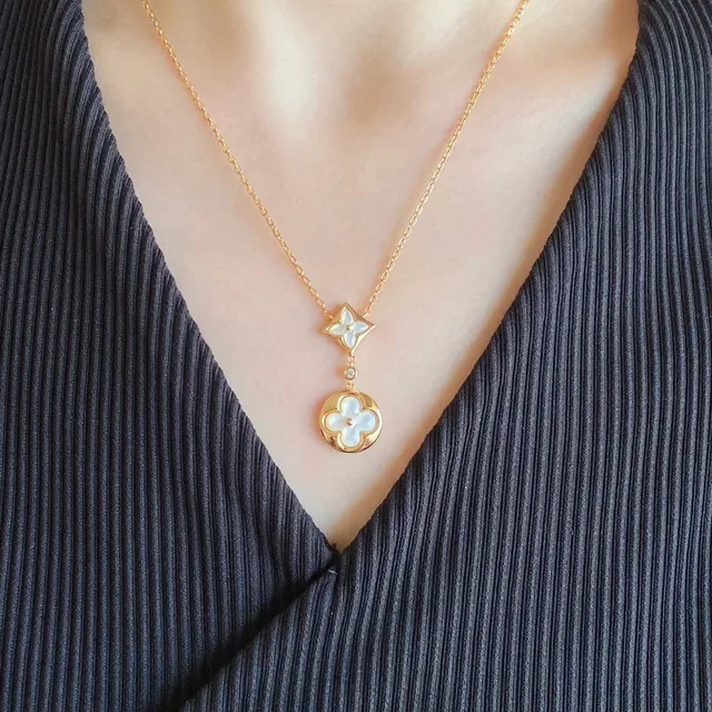 Collier Louis Vuitton Chaîne Dorée Blanche Nacre Fleurs Quadrifoliées 9