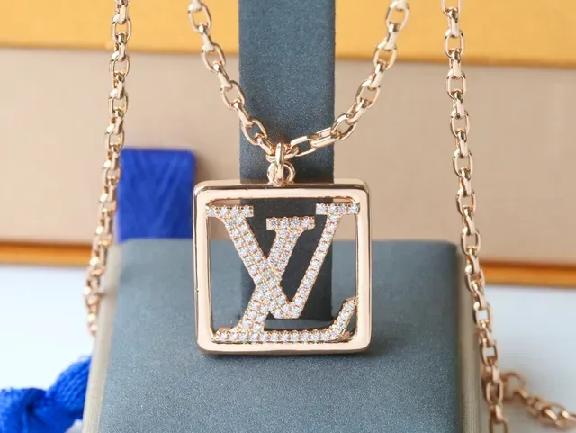 Louis Vuitton Gold White Curb Chain Square Pendant Necklace 7