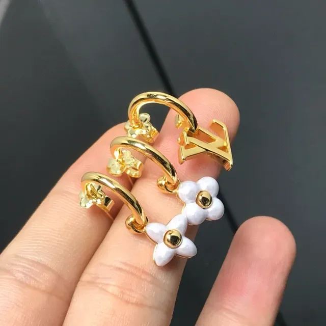 Boucles d'oreilles Louis Vuitton Or Blanc Détails Floraux Émaillés 2
