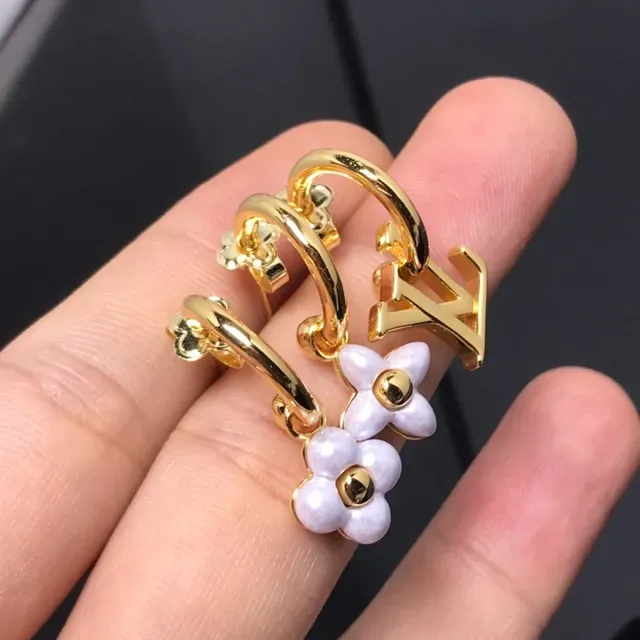 Boucles d'oreilles Louis Vuitton Or Blanc Détails Floraux Émaillés 4