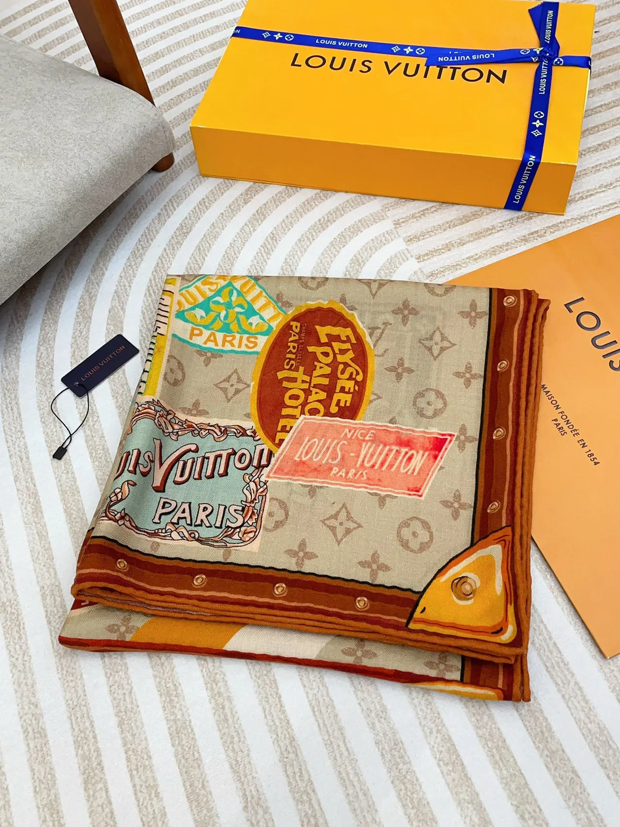 Louis Vuitton গ্রাফিক প্রিন্ট মোনোগ্রাম সিল্ক স্কার্ফ 4