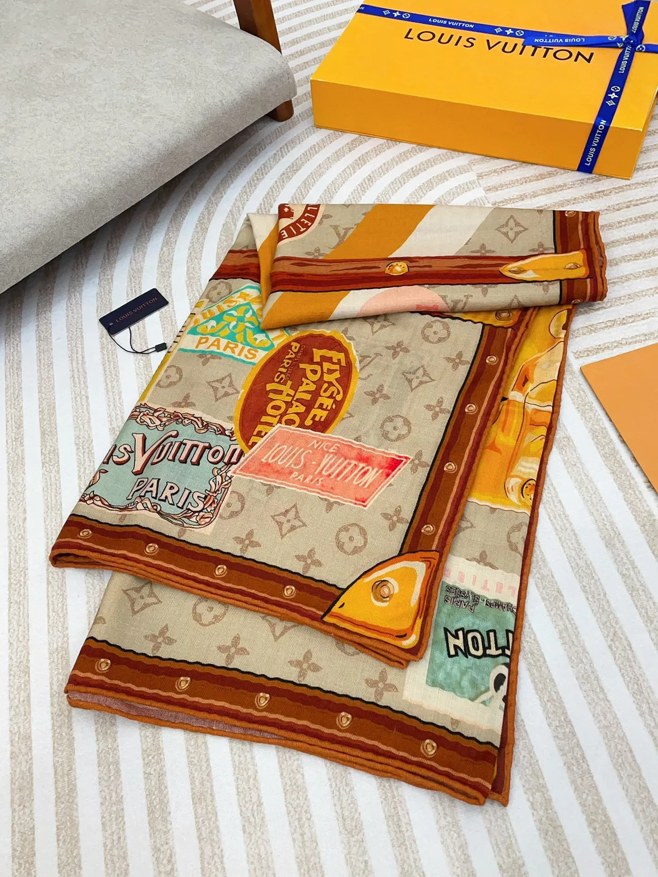 Louis Vuitton গ্রাফিক প্রিন্ট মোনোগ্রাম সিল্ক স্কার্ফ 5