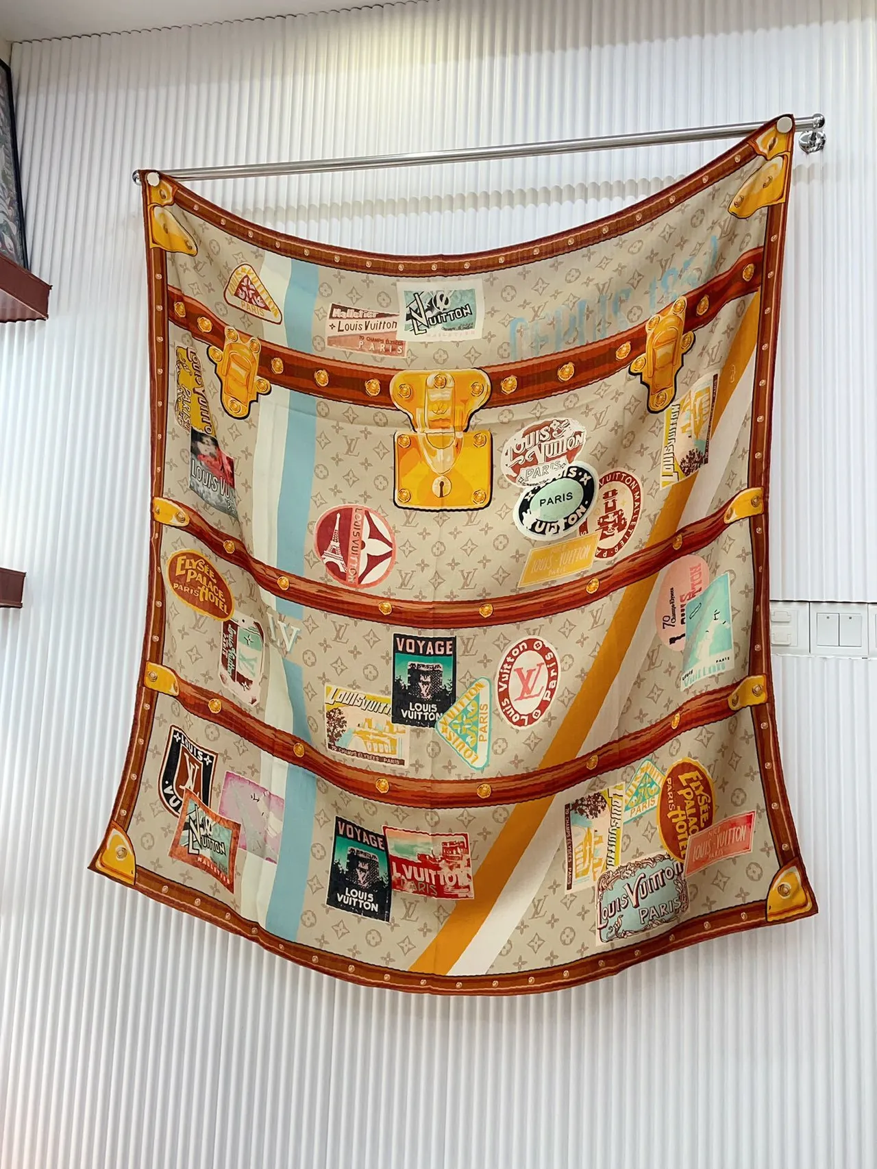 Louis Vuitton গ্রাফিক প্রিন্ট মোনোগ্রাম সিল্ক স্কার্ফ 6