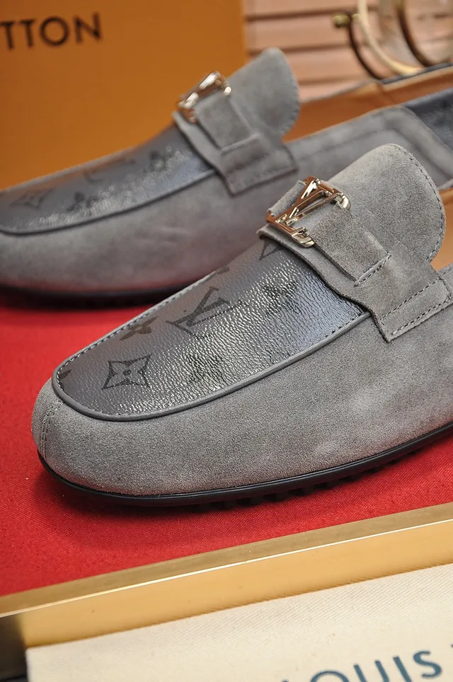 Louis Vuitton loafers en daim gris monogram 3