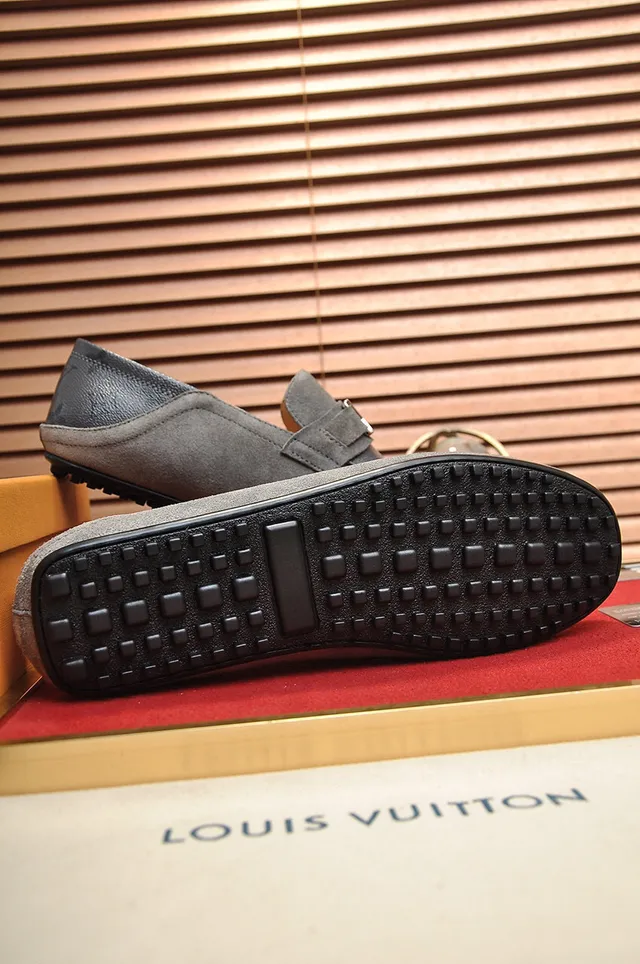 Louis Vuitton loafers en daim gris monogram 5