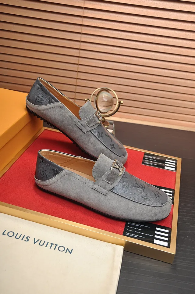 Louis Vuitton loafers en daim gris monogram 6