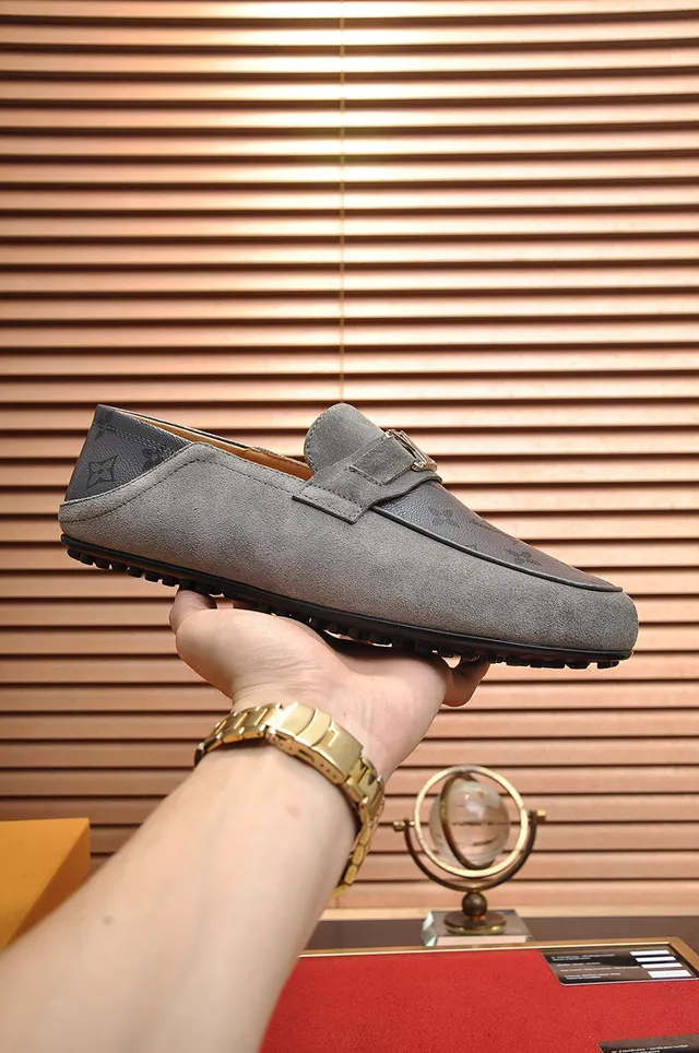 Louis Vuitton loafers en daim gris monogram 7