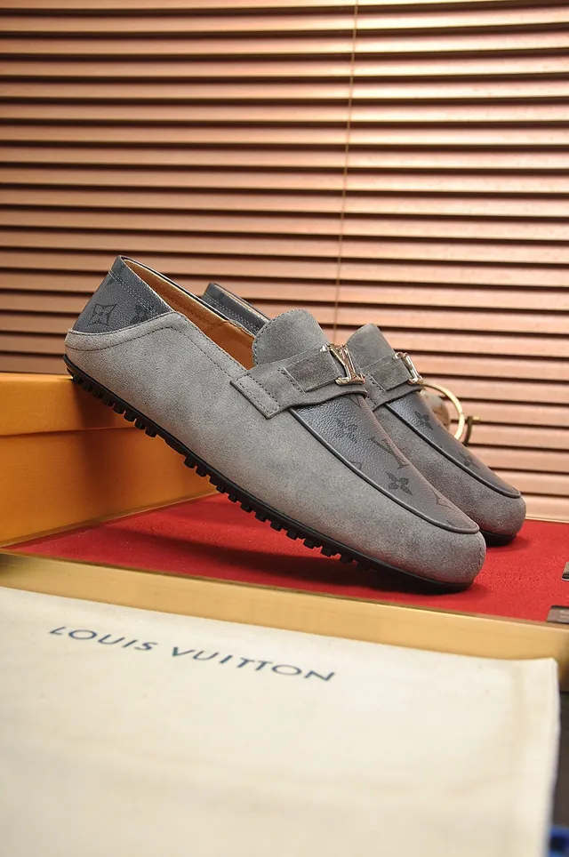 Louis Vuitton loafers en daim gris monogram 8