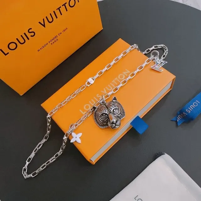 Louis Vuitton Iconic Charms Silver Blue Link Chain Tiger Head Pendant Necklace 3