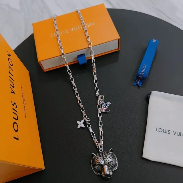 Louis Vuitton Iconic Charms Silver Blue Link Chain Tiger Head Pendant Necklace 5