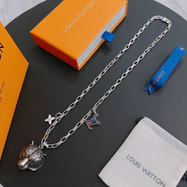 Louis Vuitton Iconic Charms Silver Blue Link Chain Tiger Head Pendant Necklace 6