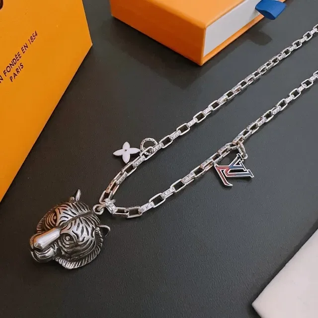 Louis Vuitton Iconic Charms Silver Blue Link Chain Tiger Head Pendant Necklace 8