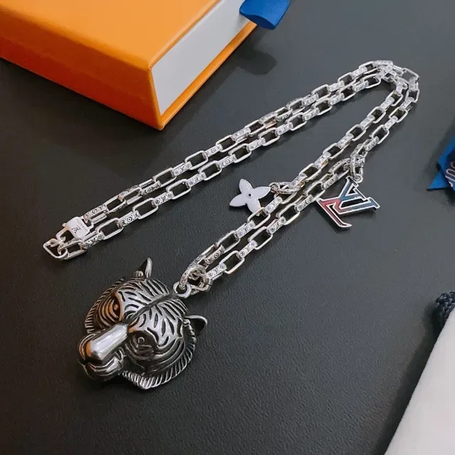 Louis Vuitton Iconic Charms Silver Blue Link Chain Tiger Head Pendant Necklace 9