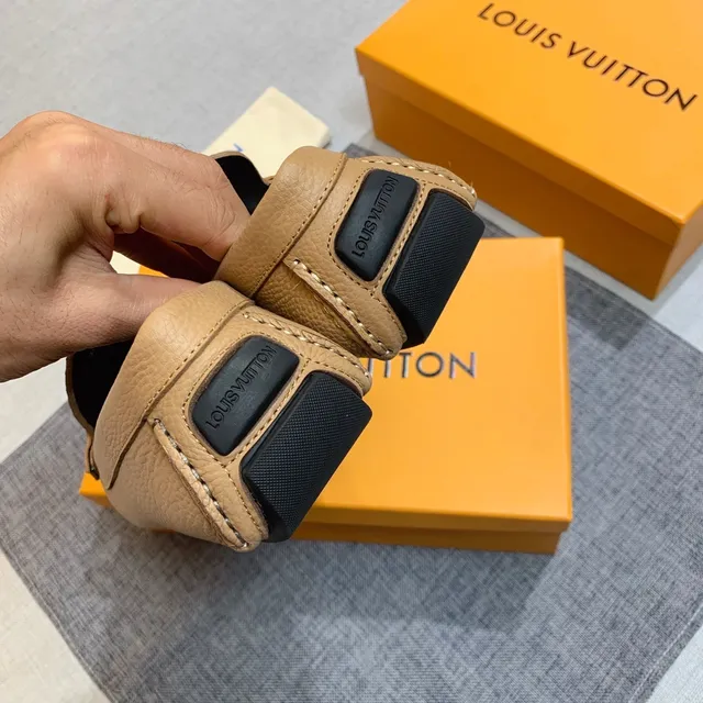 Louis Vuitton Loafer Beige Cuir peigné LV Boucle Loafers 2