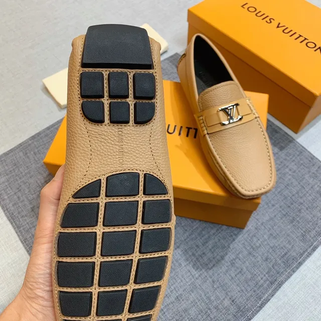 Louis Vuitton Loafer Beige Cuir peigné LV Boucle Loafers 3