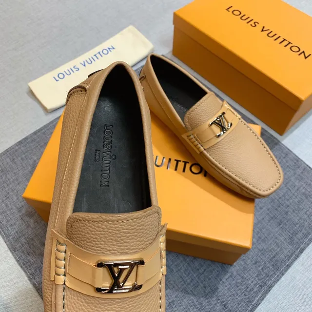 Louis Vuitton Loafer Beige Cuir peigné LV Boucle Loafers 4