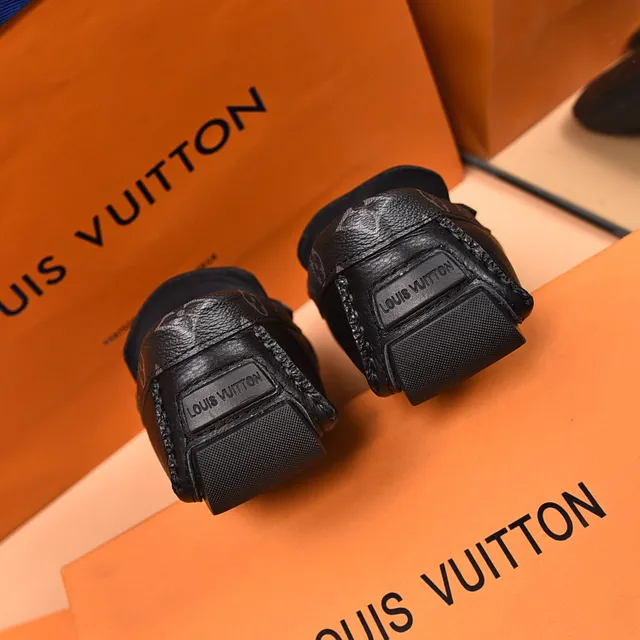Louis Vuitton mocassin noir argent cuir grainé métallique LV sangle à boucle mocassin 3