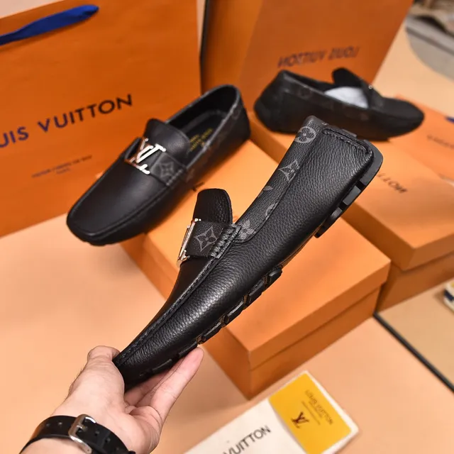 Louis Vuitton mocassin noir argent cuir grainé métallique LV sangle à boucle mocassin 8