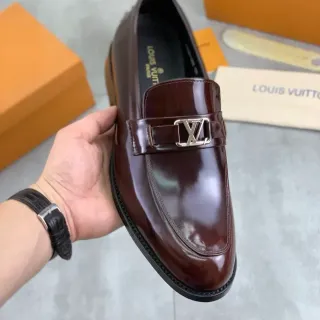 Louis Vuitton लोफर ब्राउन ब्लैक ग्लॉसी पैटेंट लेदर मेटल LV बकिल स्ट्रैप