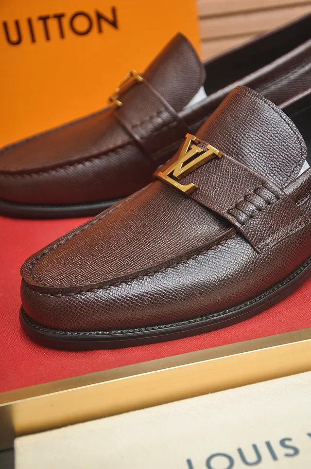 Louis Vuitton Mocassins Marron Doré Cuir Texturé Boucle LV Mocassins 2