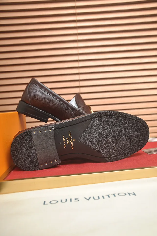 Louis Vuitton Mocassins Marron Doré Cuir Texturé Boucle LV Mocassins 3