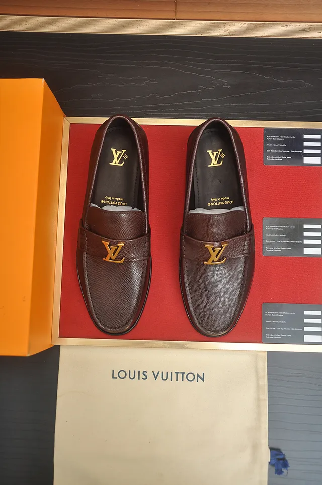 Louis Vuitton Mocassins Marron Doré Cuir Texturé Boucle LV Mocassins 4