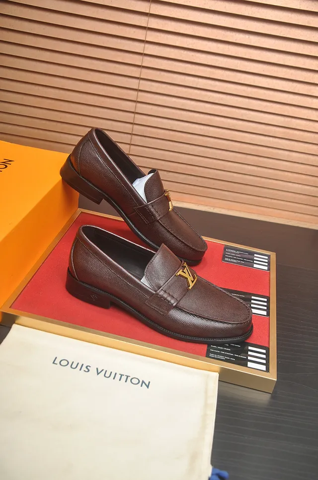 Louis Vuitton Mocassins Marron Doré Cuir Texturé Boucle LV Mocassins 5