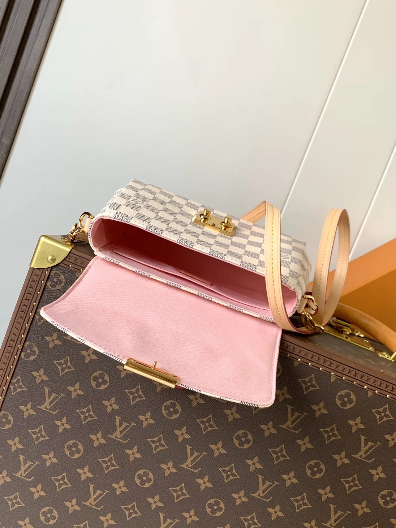 Louis Vuitton Locky Damier Azur Checkerboard حقيبة توت مهيكلة بمقبض علوي 3