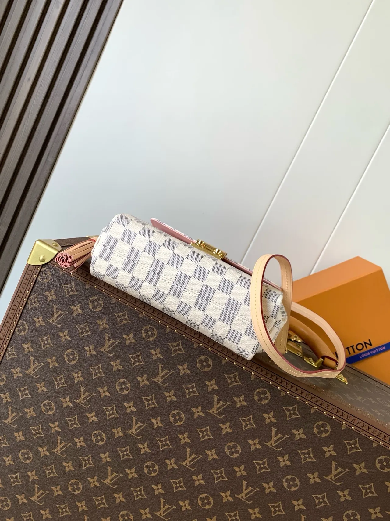 Louis Vuitton Locky Damier Azur Checkerboard حقيبة توت مهيكلة بمقبض علوي 6