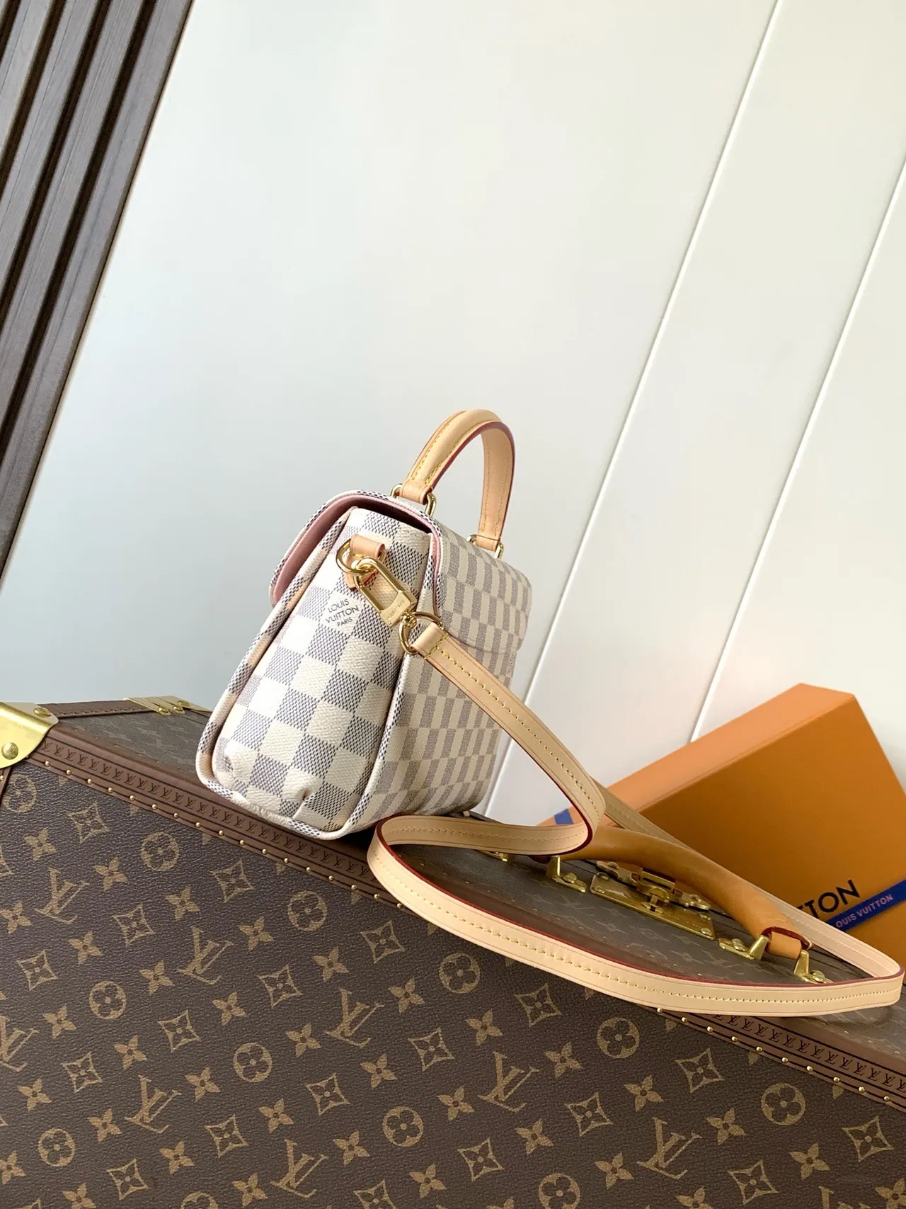 Louis Vuitton Locky Damier Azur Checkerboard حقيبة توت مهيكلة بمقبض علوي 8