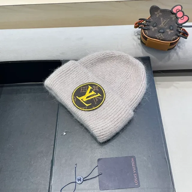 Louis Vuitton Logo Patch Beige Ribbed Knit Beanie 3