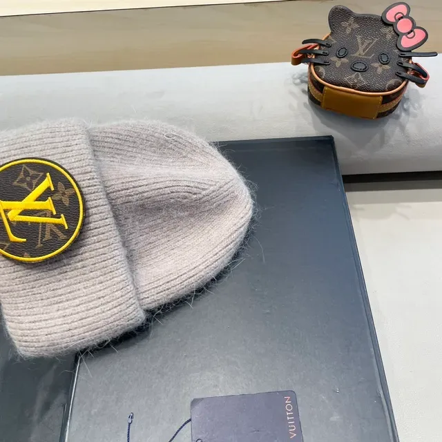 Louis Vuitton Logo Patch Beige Ribbed Knit Beanie 7