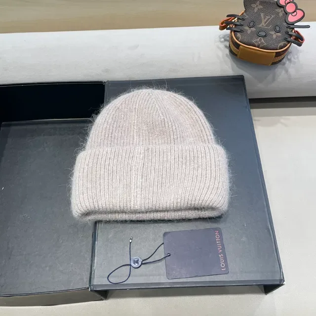 Louis Vuitton Logo Patch Beige Ribbed Knit Beanie 8