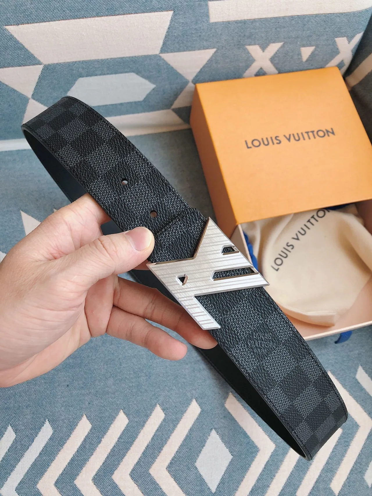 लुई विटन LV Damier Graphite चमड़े की बेल्ट 3