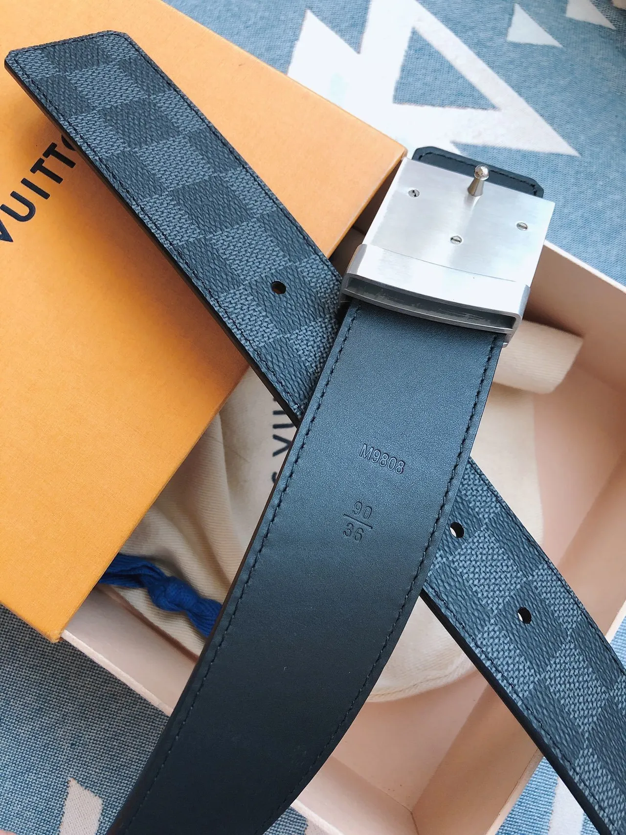 लुई विटन LV Damier Graphite चमड़े की बेल्ट 7