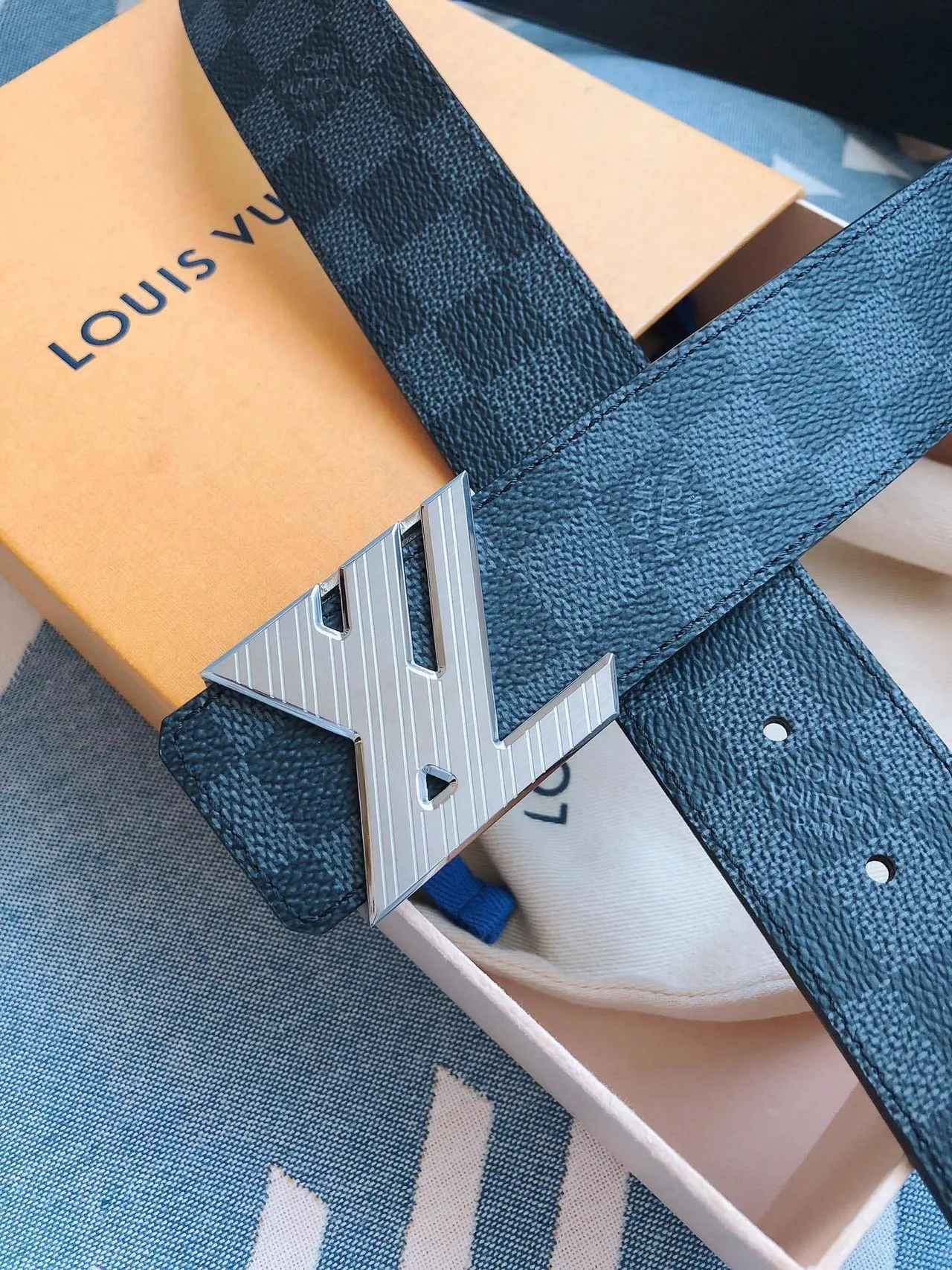 लुई विटन LV Damier Graphite चमड़े की बेल्ट 8