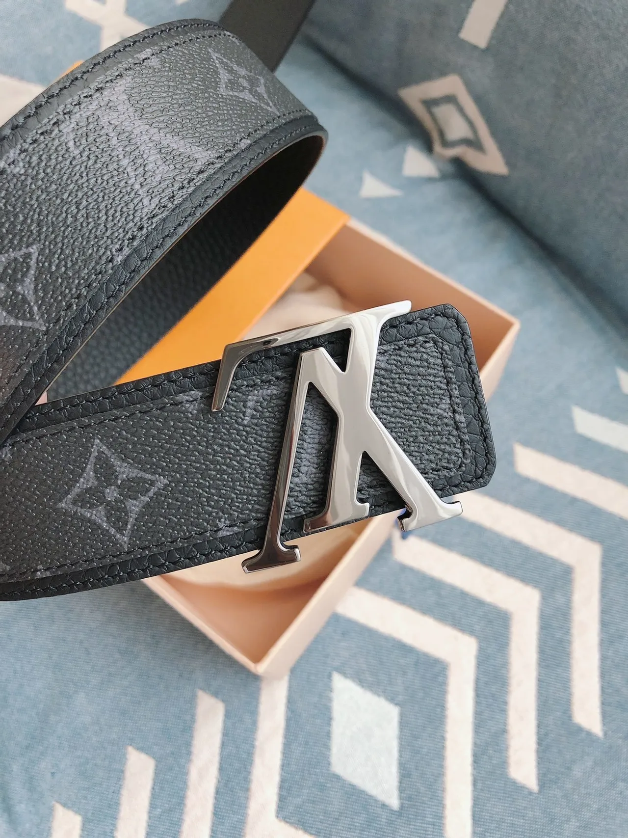 Louis Vuitton LV Ceinture Teal Foncé avec Monogramme en Cuir 8