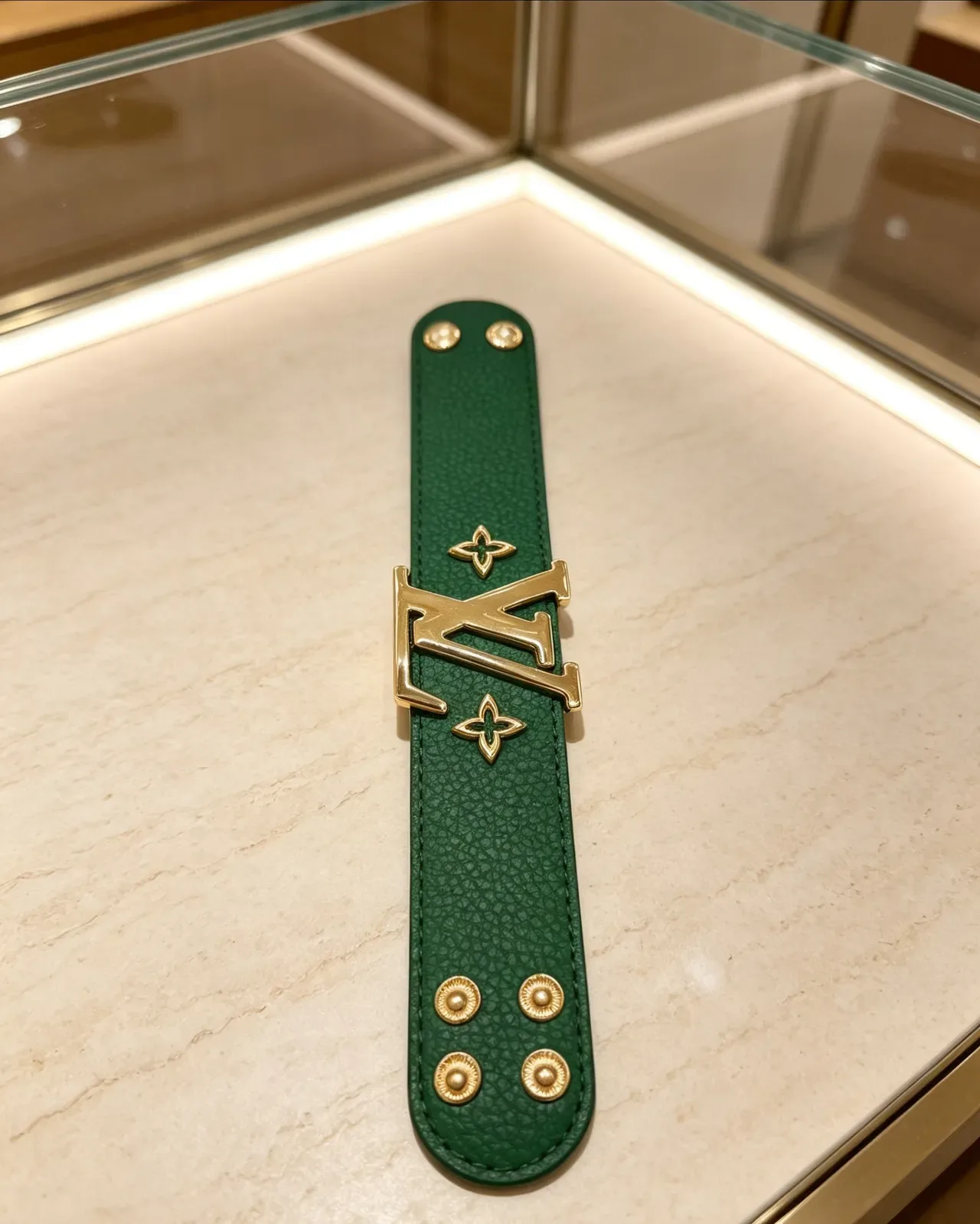 Cinto Louis Vuitton LV Initiales de couro multicolor com faixa estreita e fivela de tom dourado 4