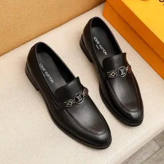 Louis Vuitton LV काले चमड़े के स्लिप-ऑन लोफर्स