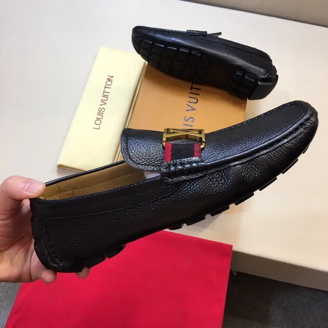Louis Vuitton LV mocassin noir rouge cuir pébblé boucle métallique mocassin 2