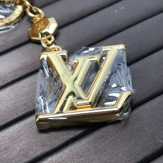 Louis Vuitton LV Monogram ذهبي معدني حلقة المفاتيح سوار 3