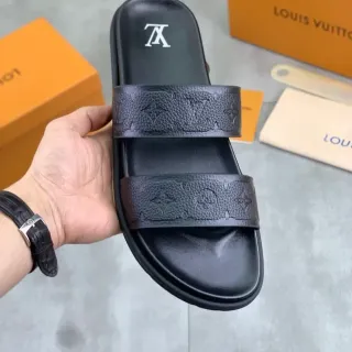 Louis Vuitton LV Slide काला एम्बॉस्ड मोनोग्राम स्लिपर्स