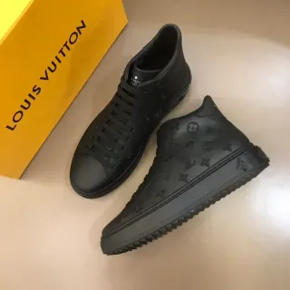 Louis Vuitton LV Trainer zapatillas lifestyle negras con monograma embossado de cuero de corte alto