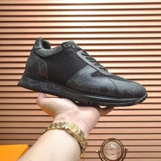 Louis Vuitton LV Trainer Zapatillas Lifestyle de Cuero Monogramado Negro con Malla Perforada